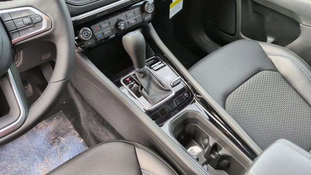 New 2026 Blue Jeep Latitude image 20