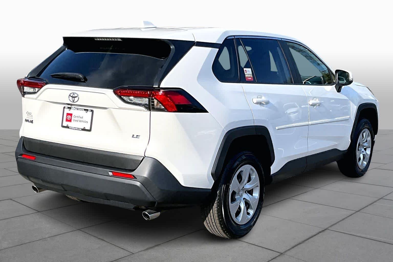 Used 2023 Ice Cap Toyota LE image 11