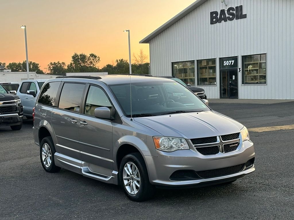 Used 2014 Silver Dodge Wheelchair Accessible- SXT image 4