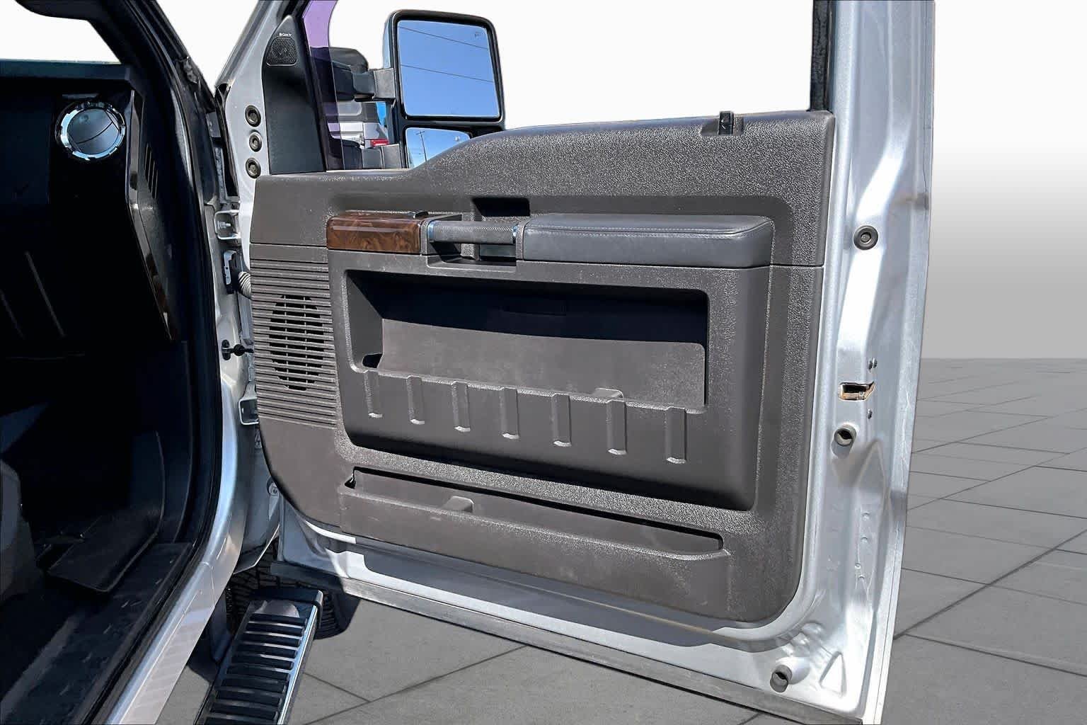 Used 2015 Ingot Silver Metallic Ford Platinum image 22