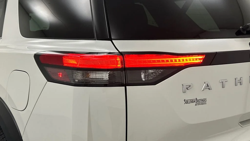 Used 2023 White Nissan SL image 22