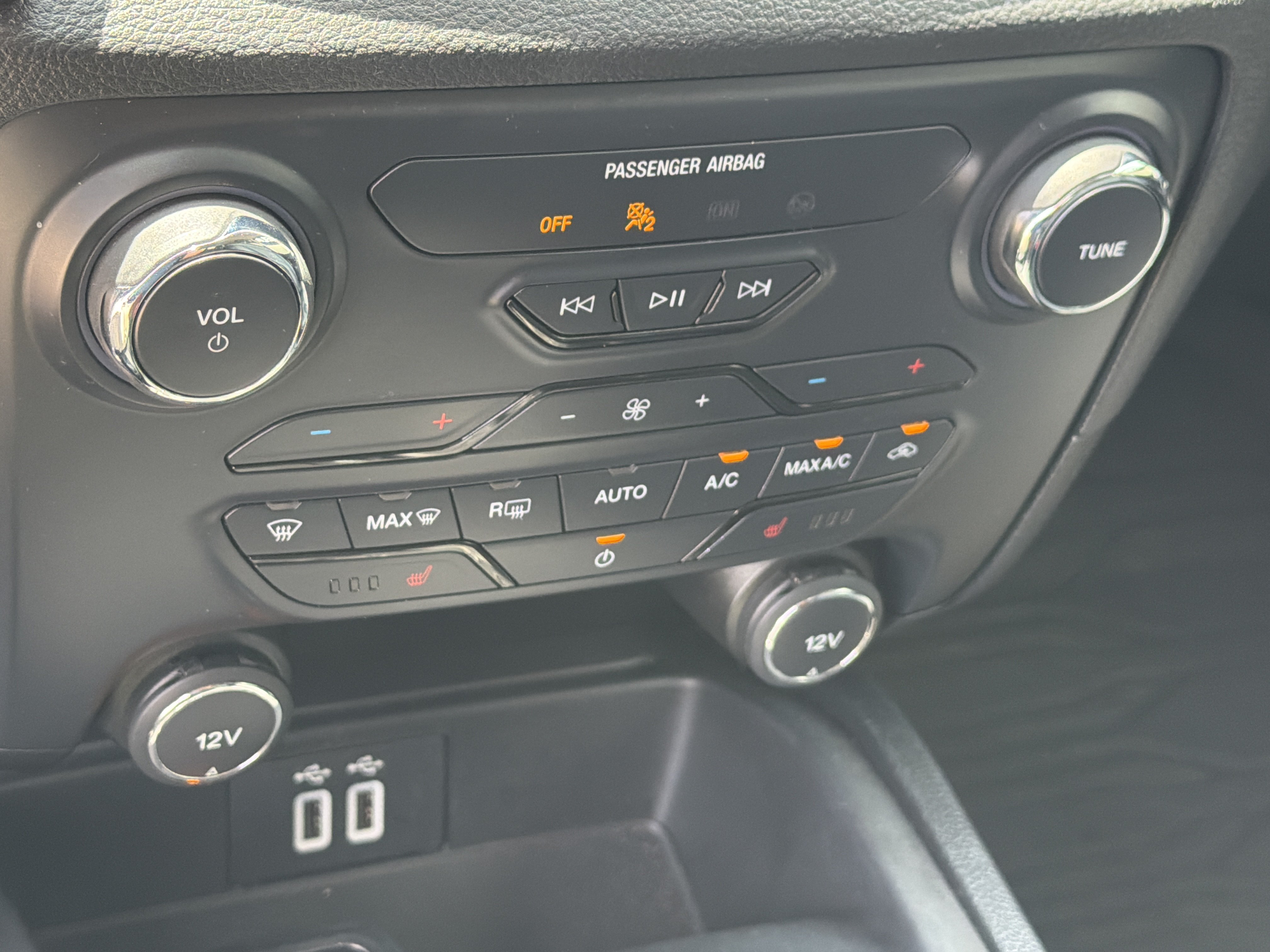 Used 2019 Ingot Silver Metallic Ford LARIAT image 28