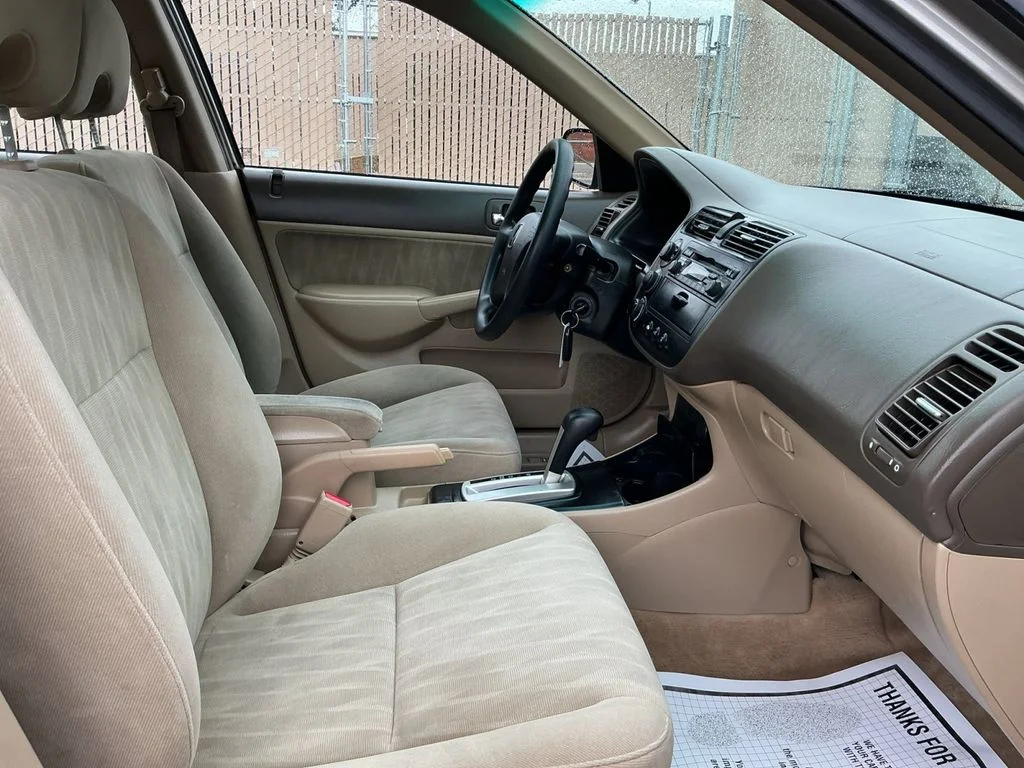 Used 2004 Gold Honda LX image 23