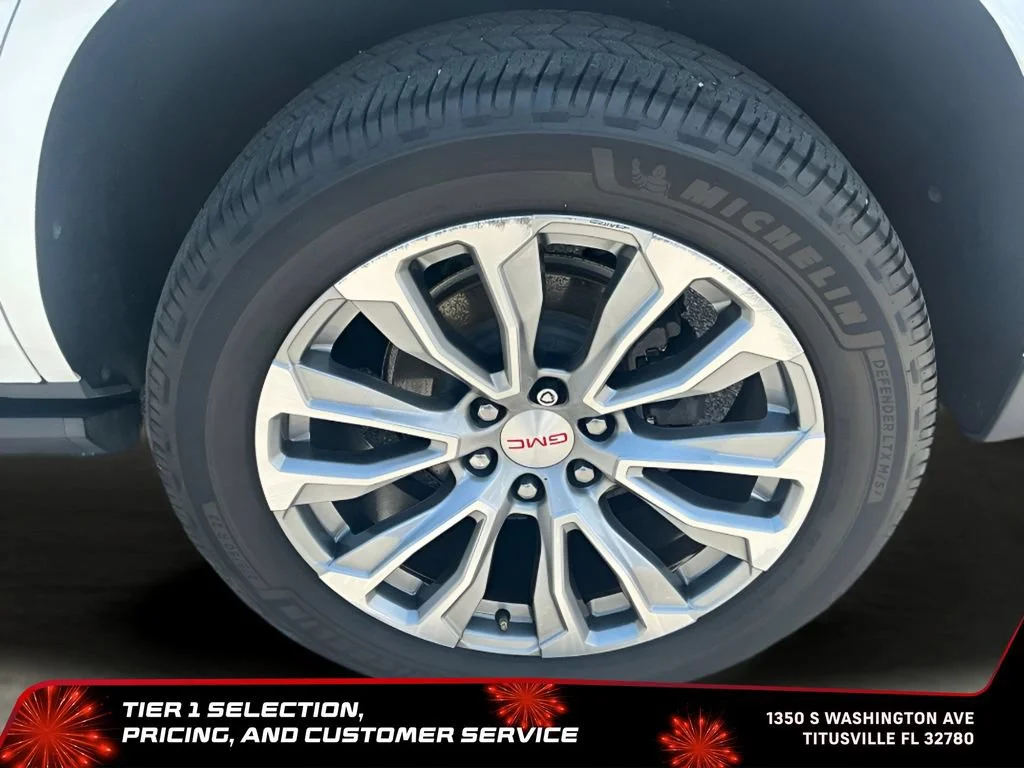 Used 2022 White Frost Tricoat GMC Denali image 48