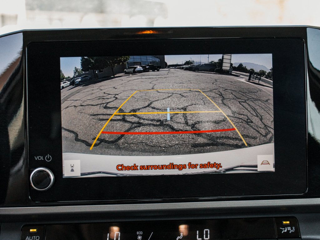 Used 2025 Wind Chill Pearl Toyota XSE image 22