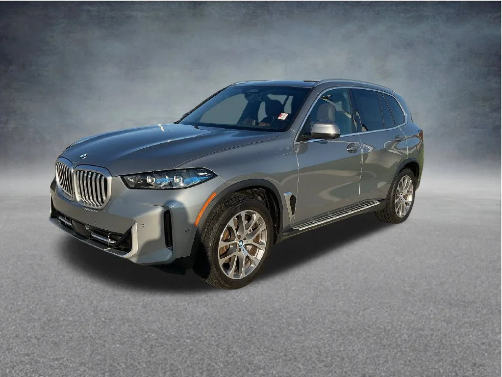 Used 2026 Gray BMW sDrive40i image 3
