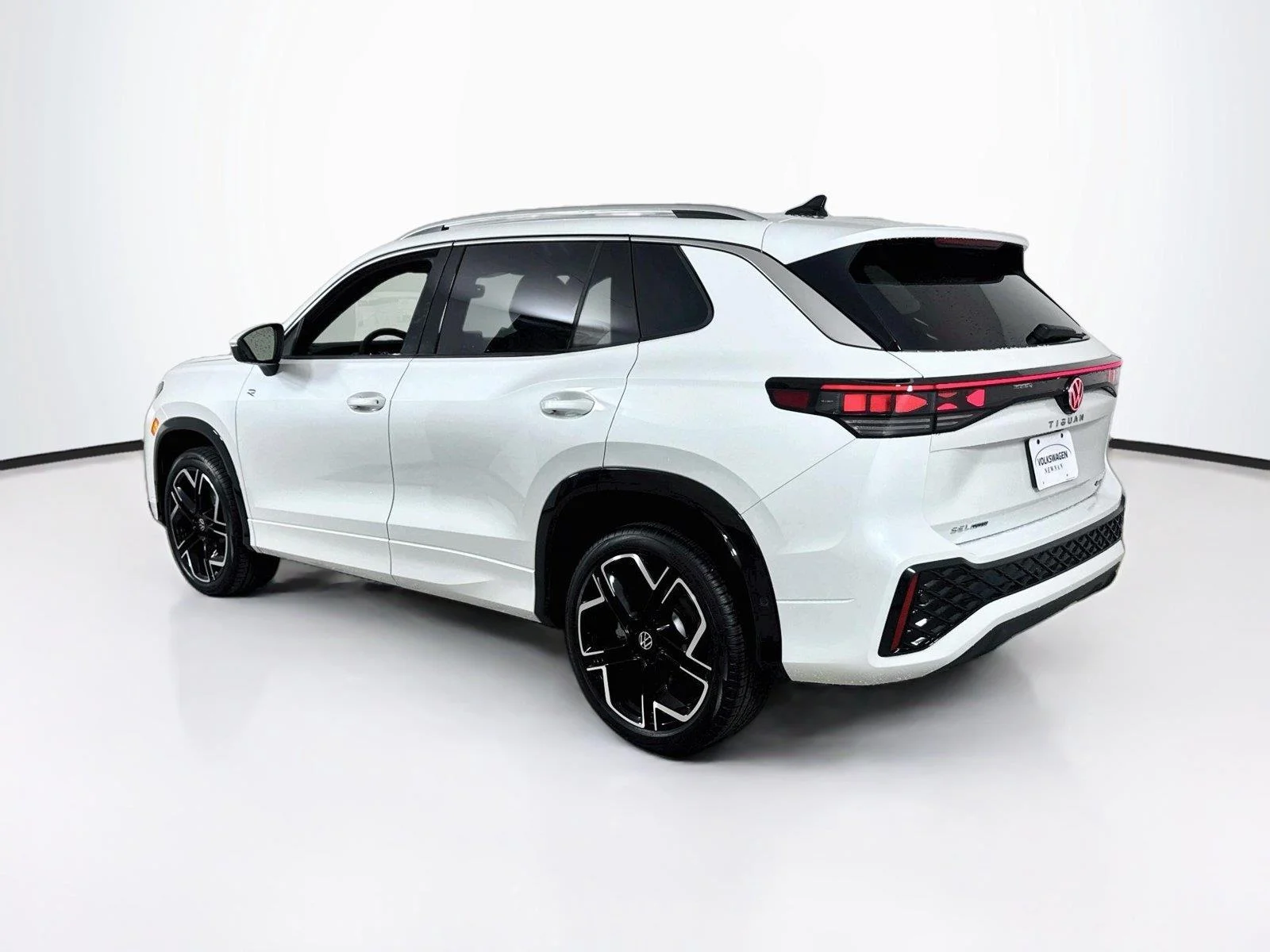 New 2026 Opal White Pearl Volkswagen SEL R-Line Turbo image 7