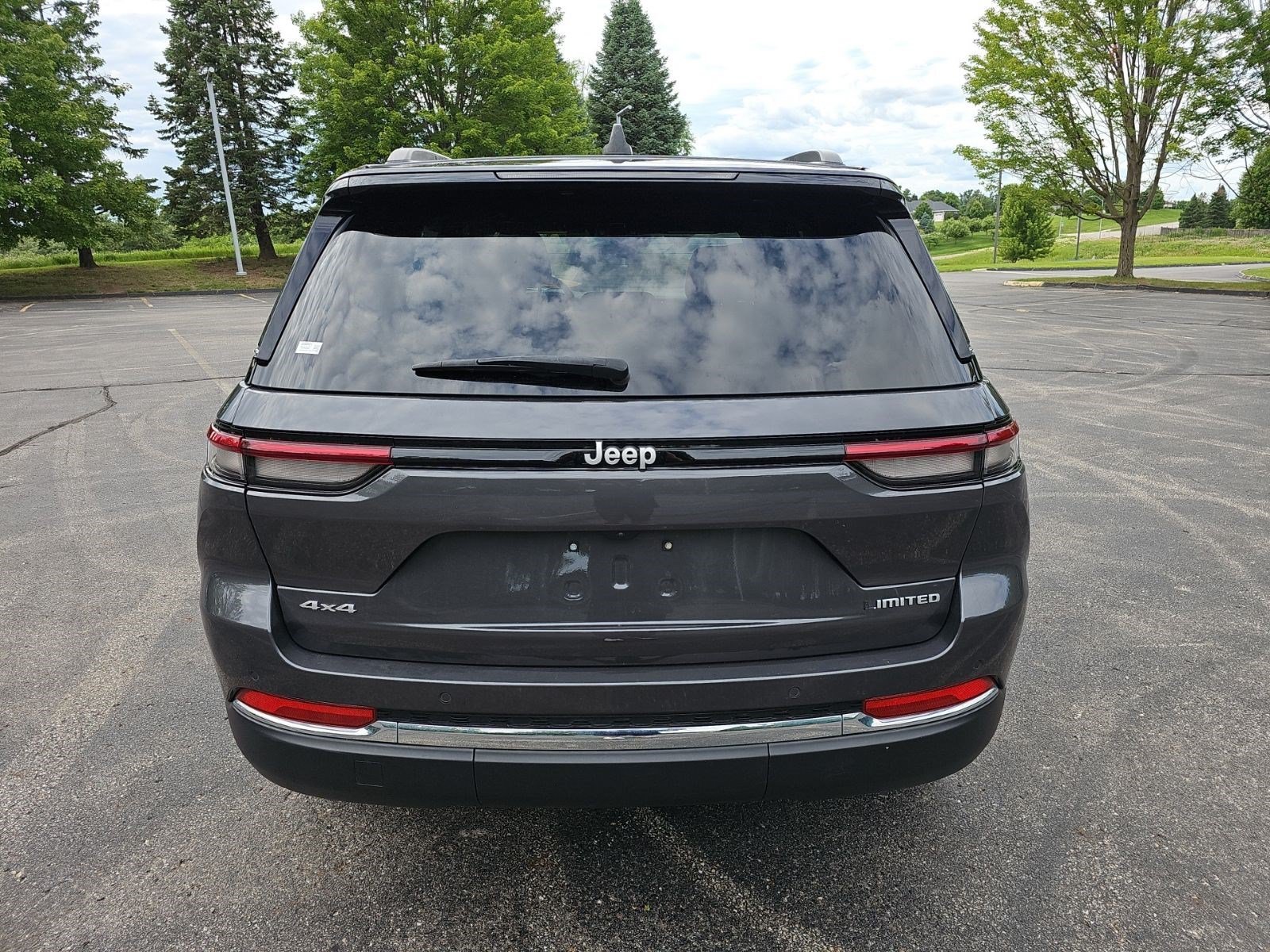 Certified Used 2025 Baltic Gray Metallic Clearcoat Jeep Limited image 4