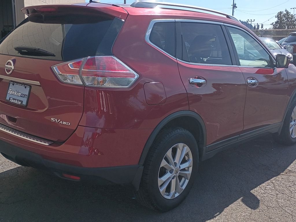 Used 2016 Cayenne Red Nissan SV image 4