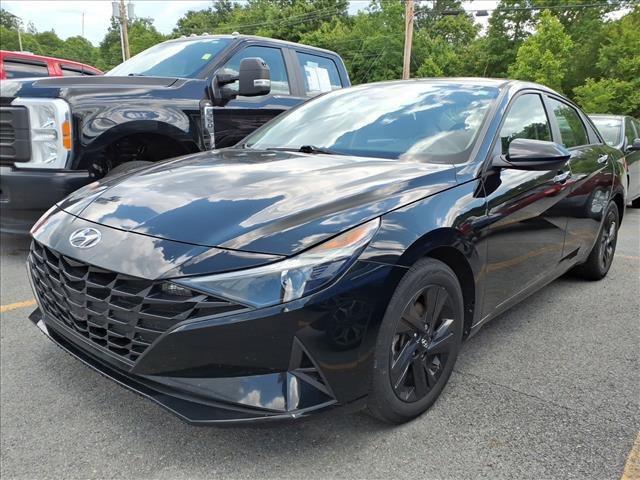2022 Hyundai Elantra 2.0 SEL IVT's photo