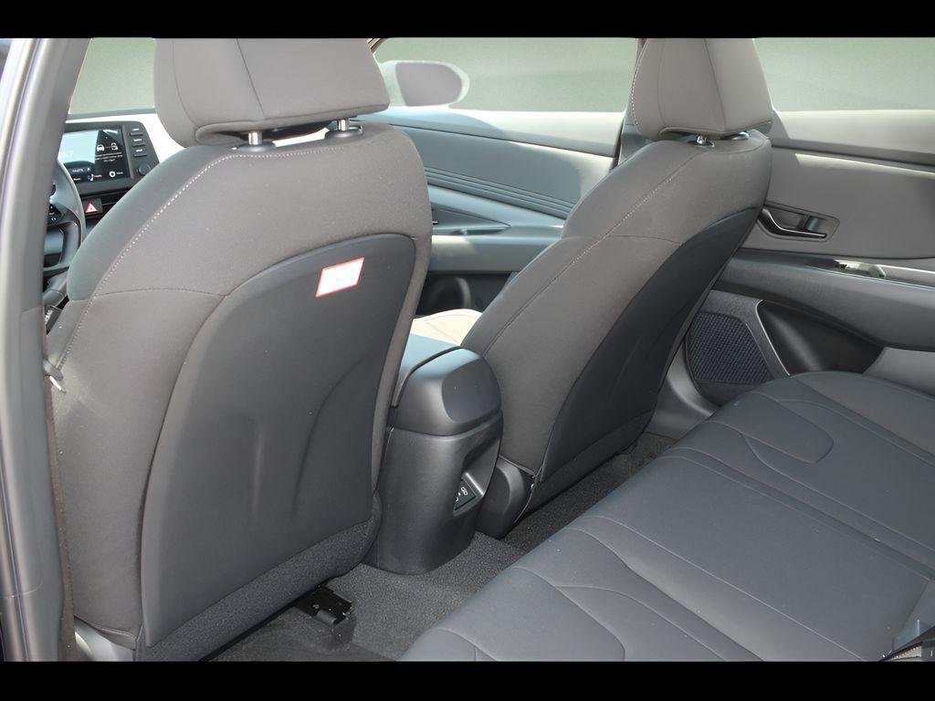 2025 Hyundai Elantra SEL - Photo 14