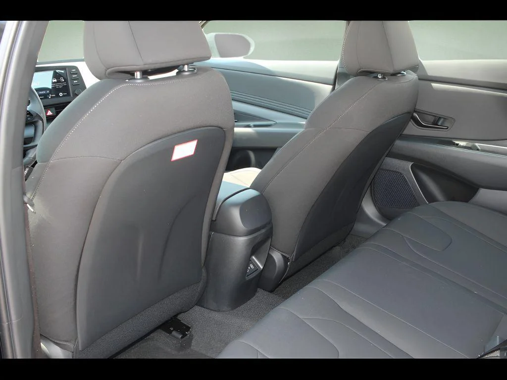 2025 Hyundai Elantra SEL - Photo 14