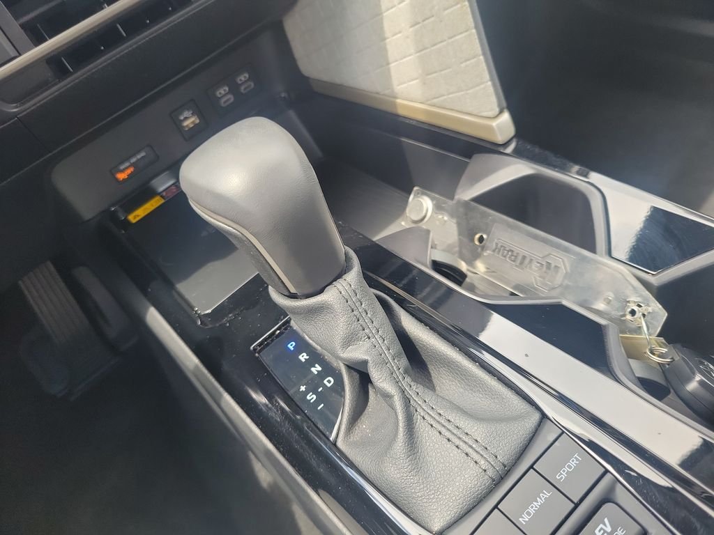 Certified Used 2025  Toyota XLE image 23