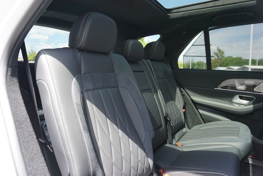 New 2026 MANUFAKTUR Moonlight White Metallic Mercedes-Benz GLE 63 S AMG® image 52