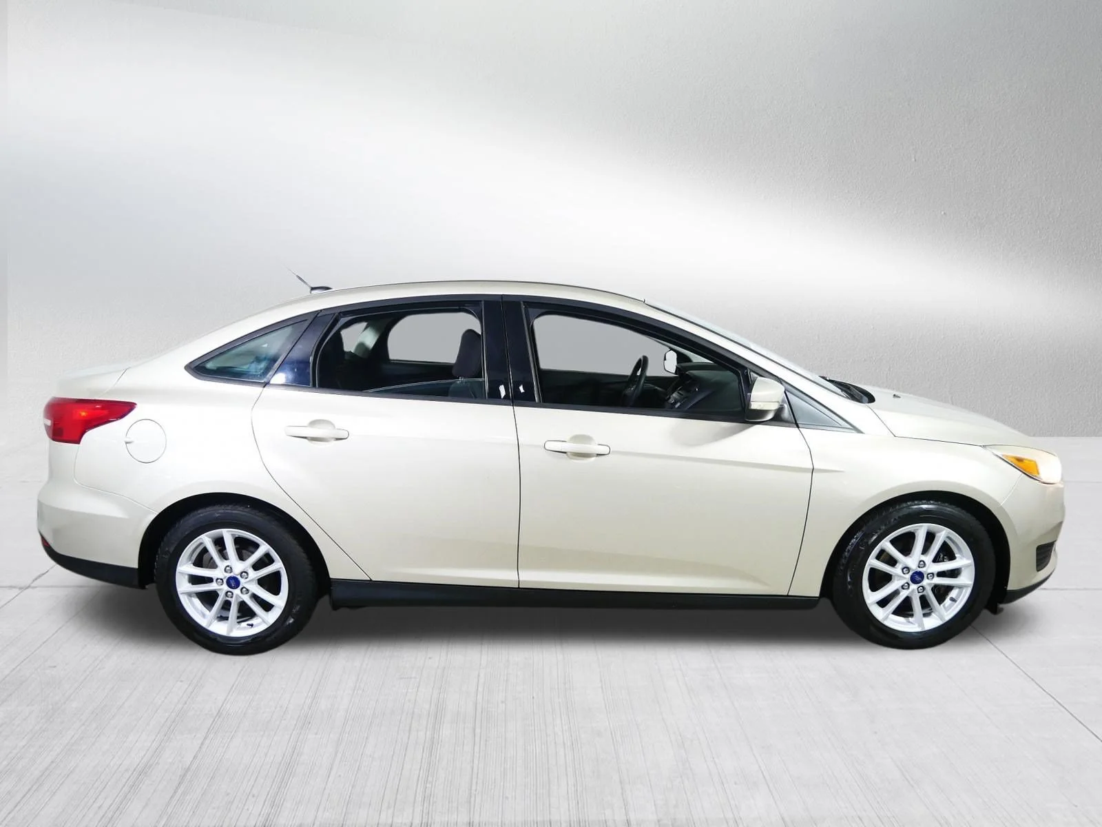 Used 2017 White Gold Metallic Ford SE image 8