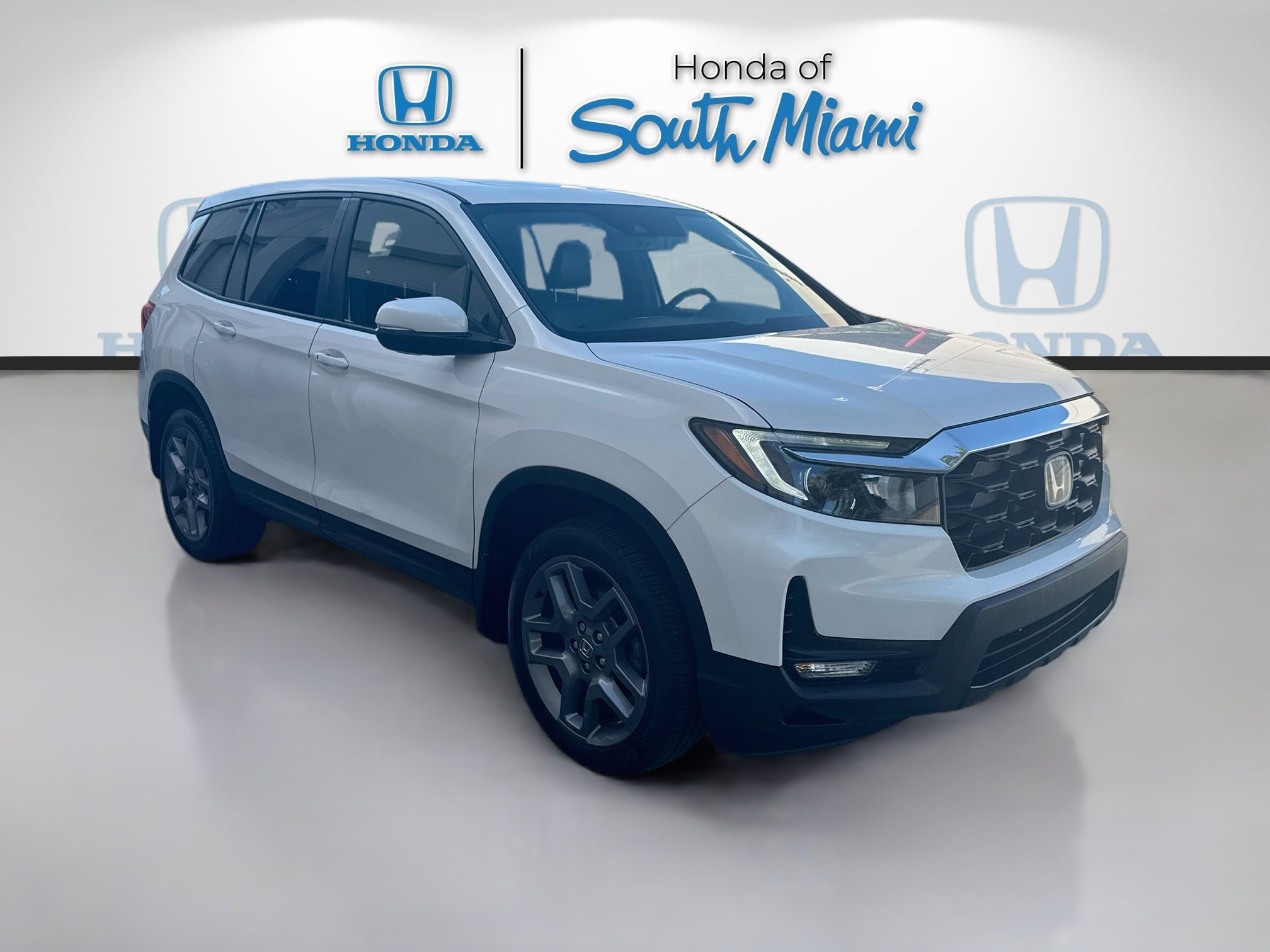 Used 2023 White Honda EX-L image 1