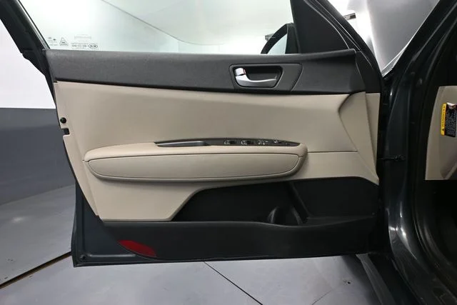 Used 2016 Green Kia LX image 16