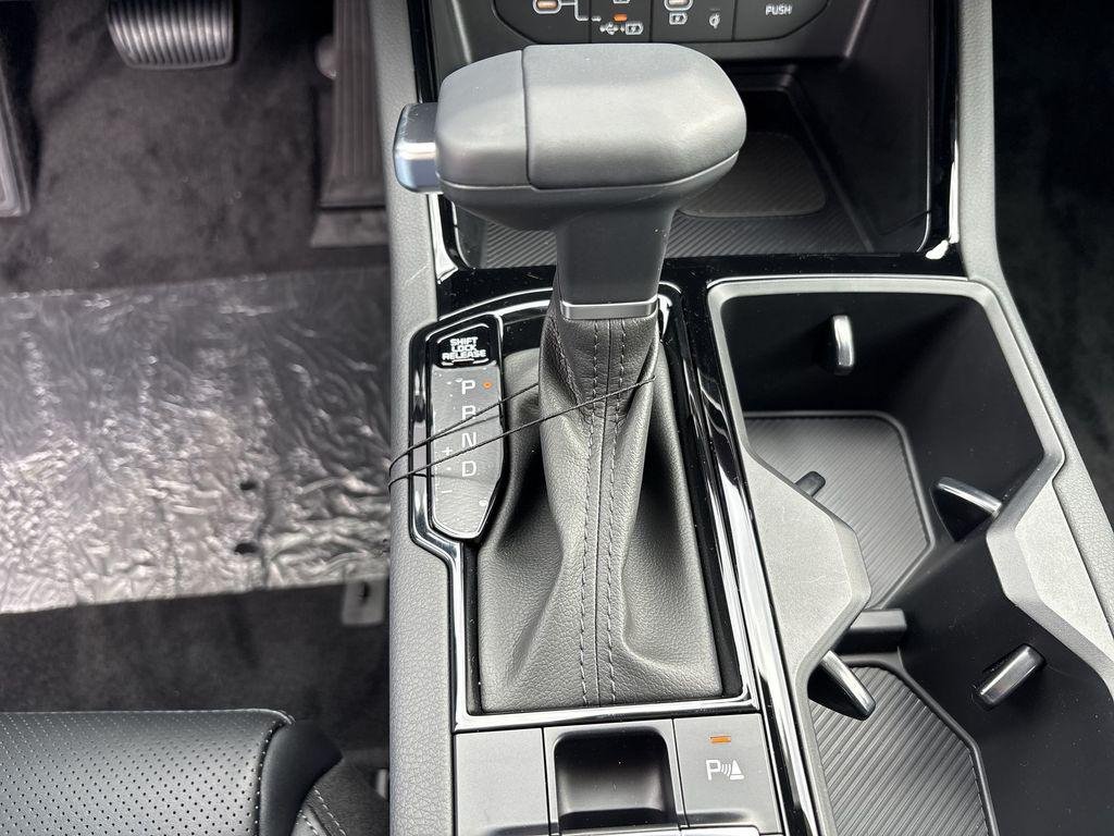 2025 Kia K5 EX - Photo 24