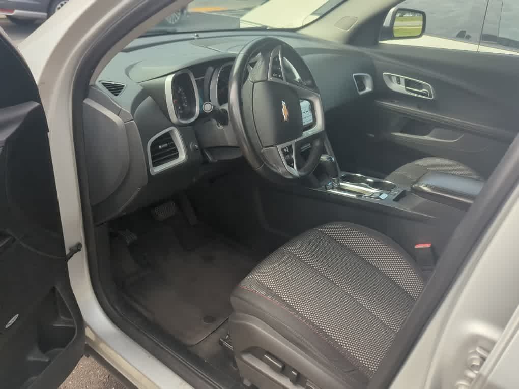 Used 2016 Silver Ice Metallic Chevrolet LT image 5