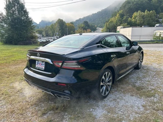 Used 2021 Black Nissan 3.5 SL image 7