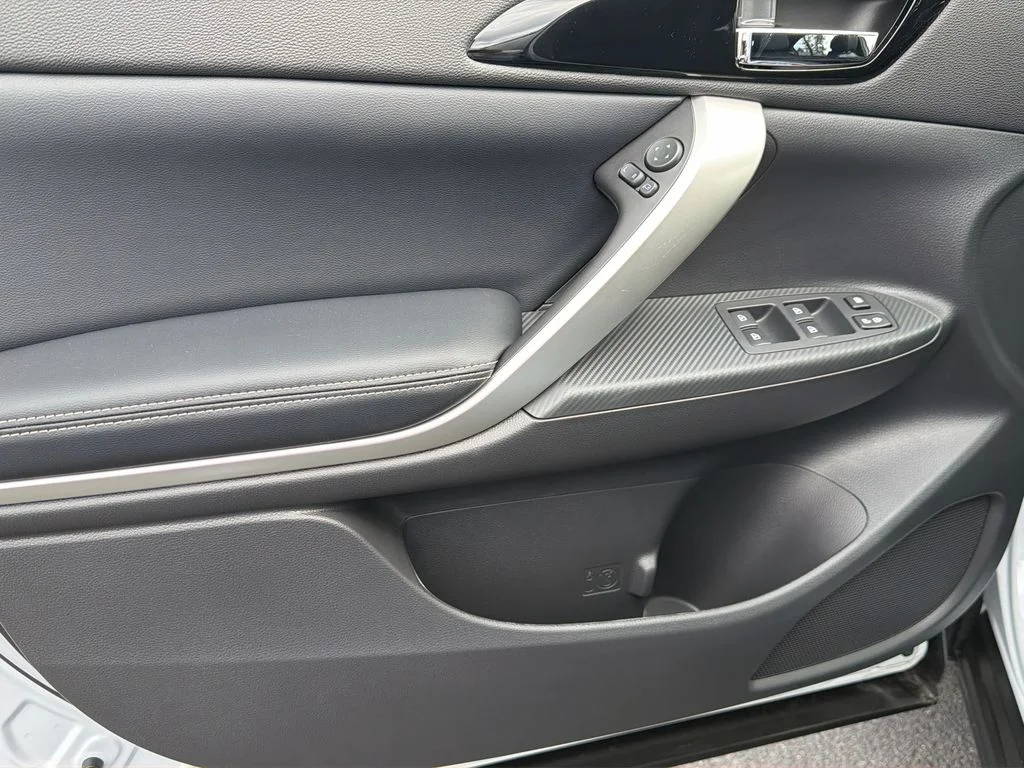New 2026 White Diamond Mitsubishi SEL AWD image 9