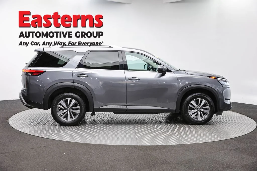 Used 2022 Gray Nissan SL image 4