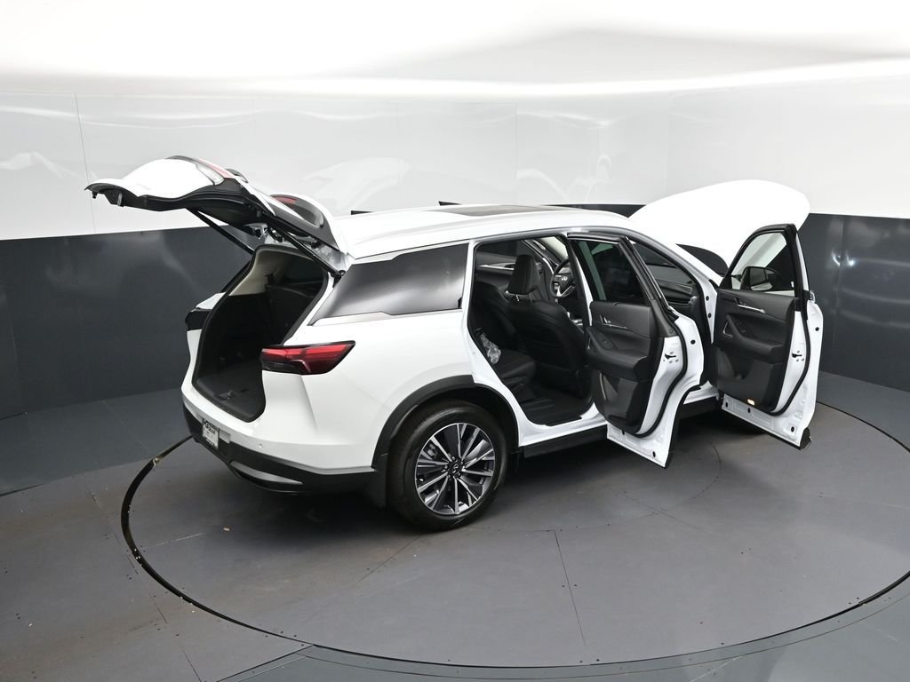 New 2026 RADIANT WHITE INFINITI Luxe FWD image 45
