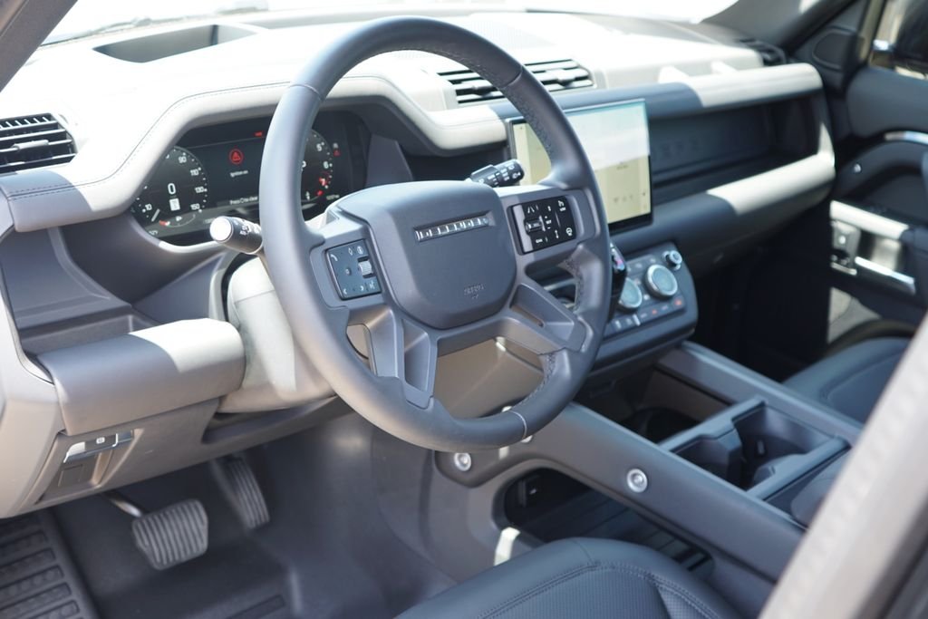 Used 2025 Black Land Rover S image 13