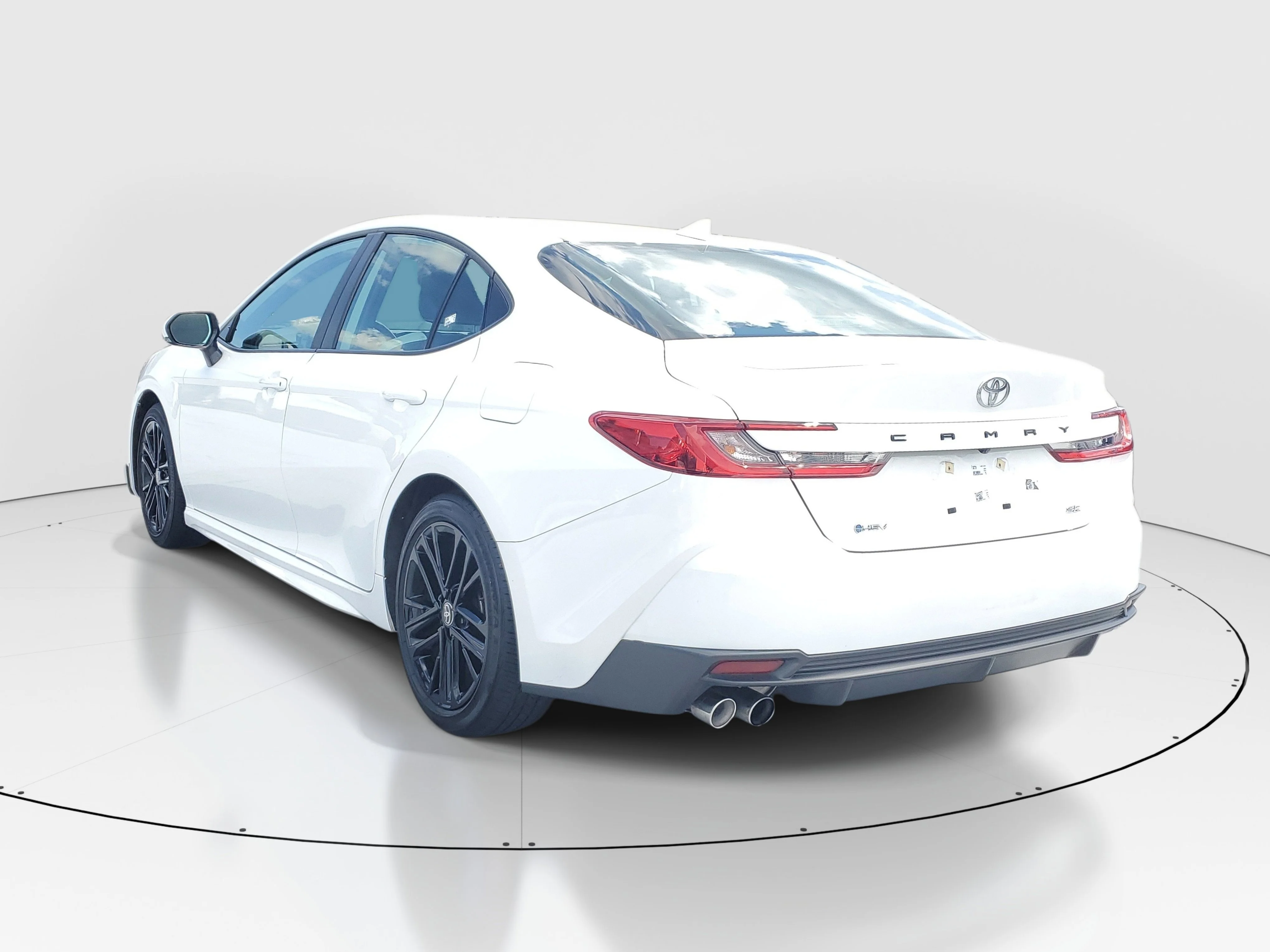 Certified Used 2025 Ice Toyota SE image 4