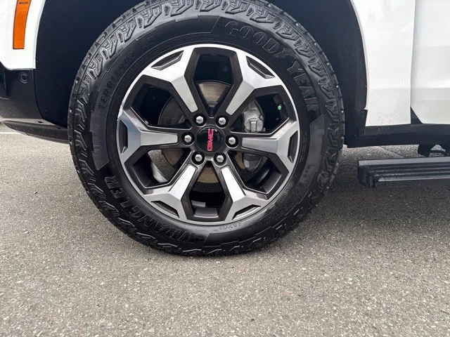 Used 2026 Summit White GMC AT4 Ultimate image 30