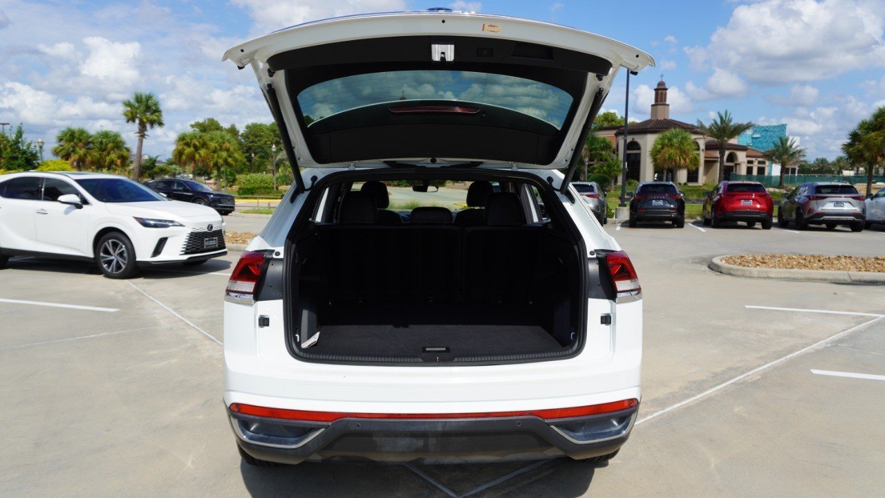 Used 2021 White Volkswagen 2.0T SE w/Technology image 36