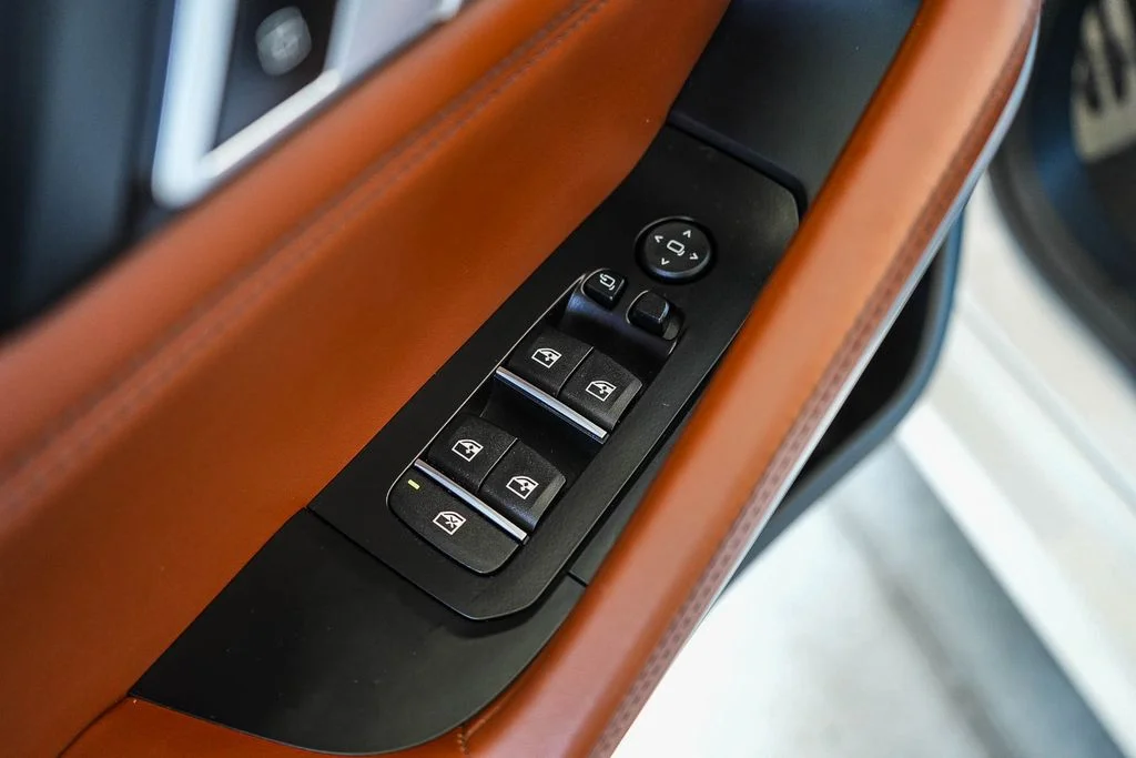 Used 2022 White BMW M50i image 20