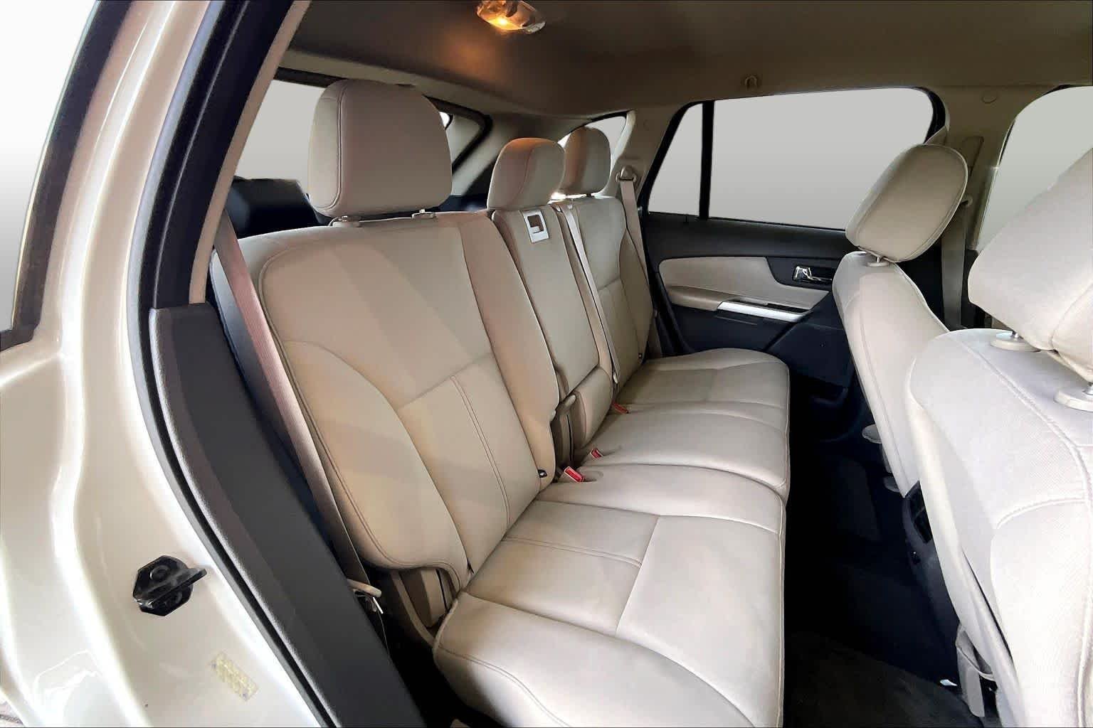 Used 2013 White Suede Ford SE image 18