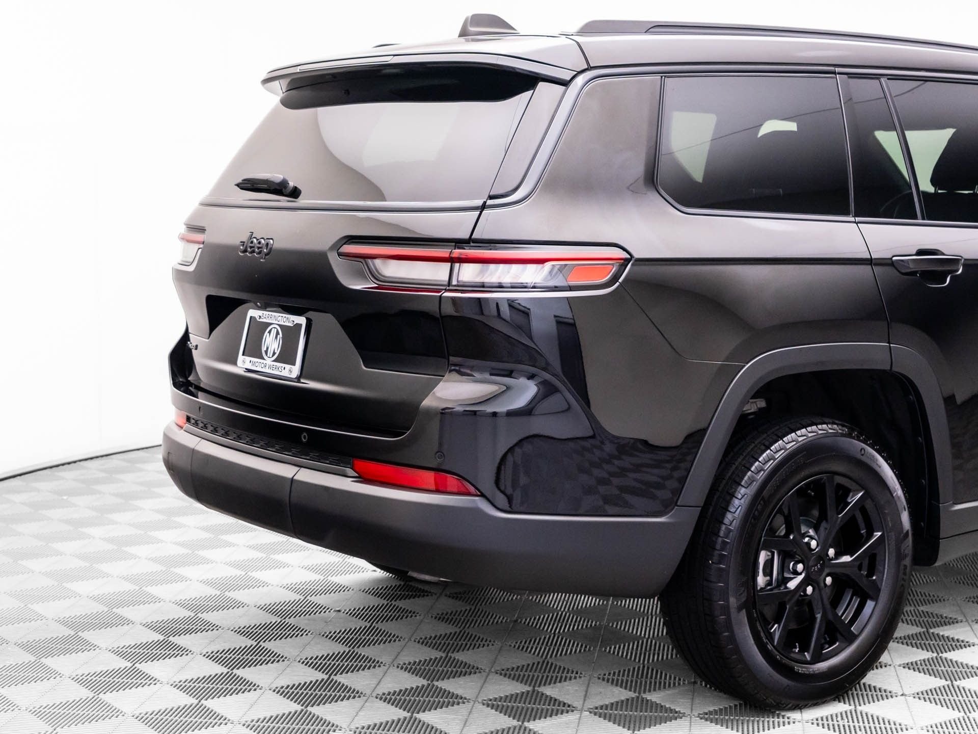 Used 2024 Black Jeep Altitude image 32