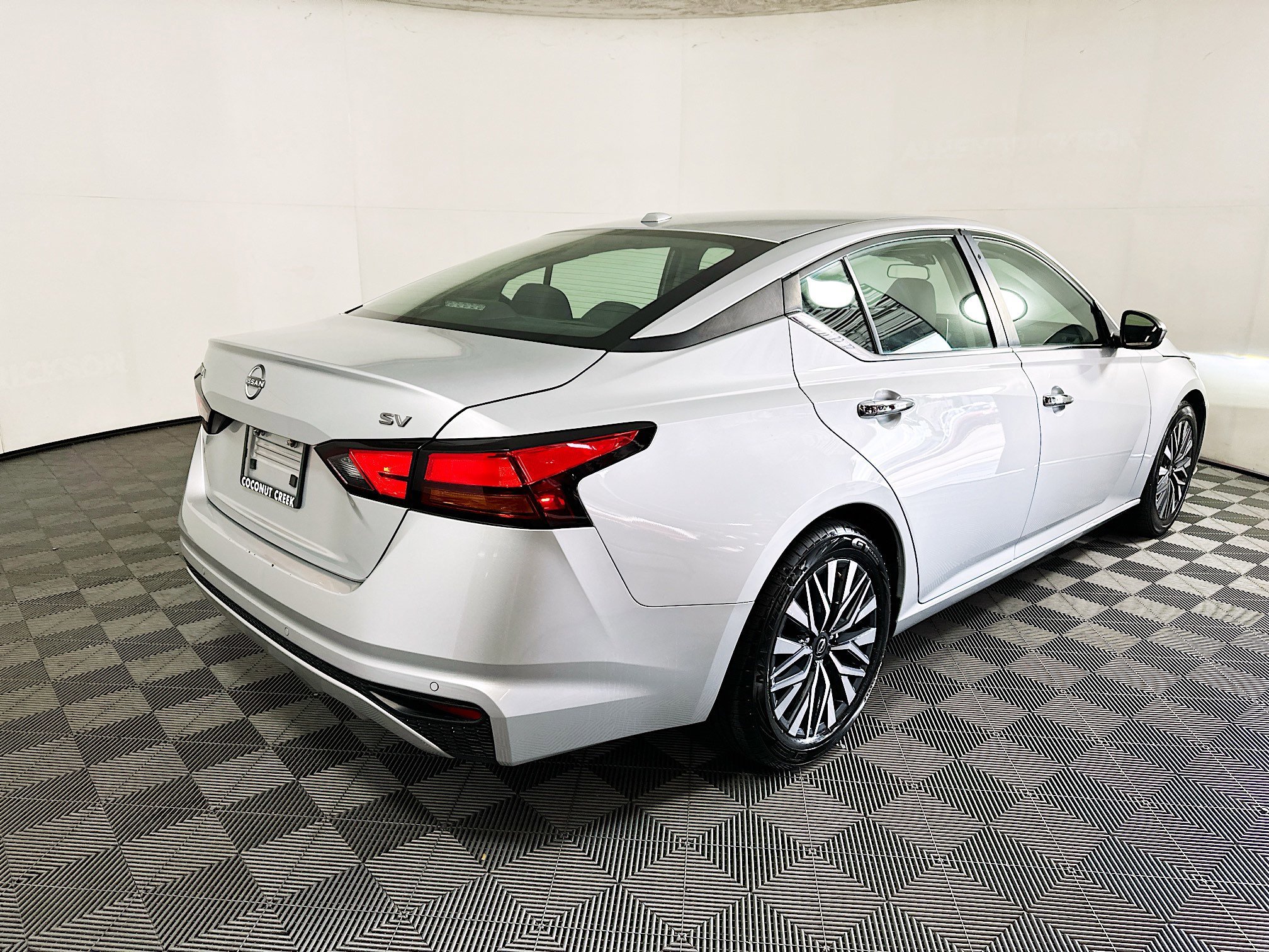 Used 2024 Brilliant Silver Metallic Nissan 2.5 SV image 3
