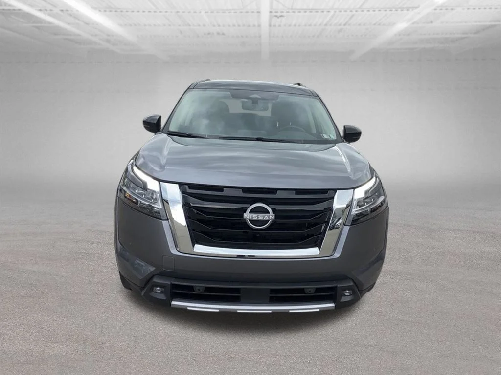 Used 2022 Gray Nissan SL image 17