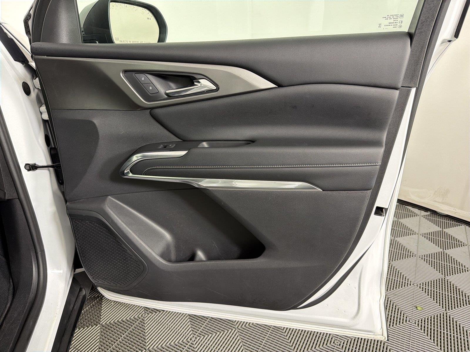 Used 2024 Summit White Chevrolet LT image 12