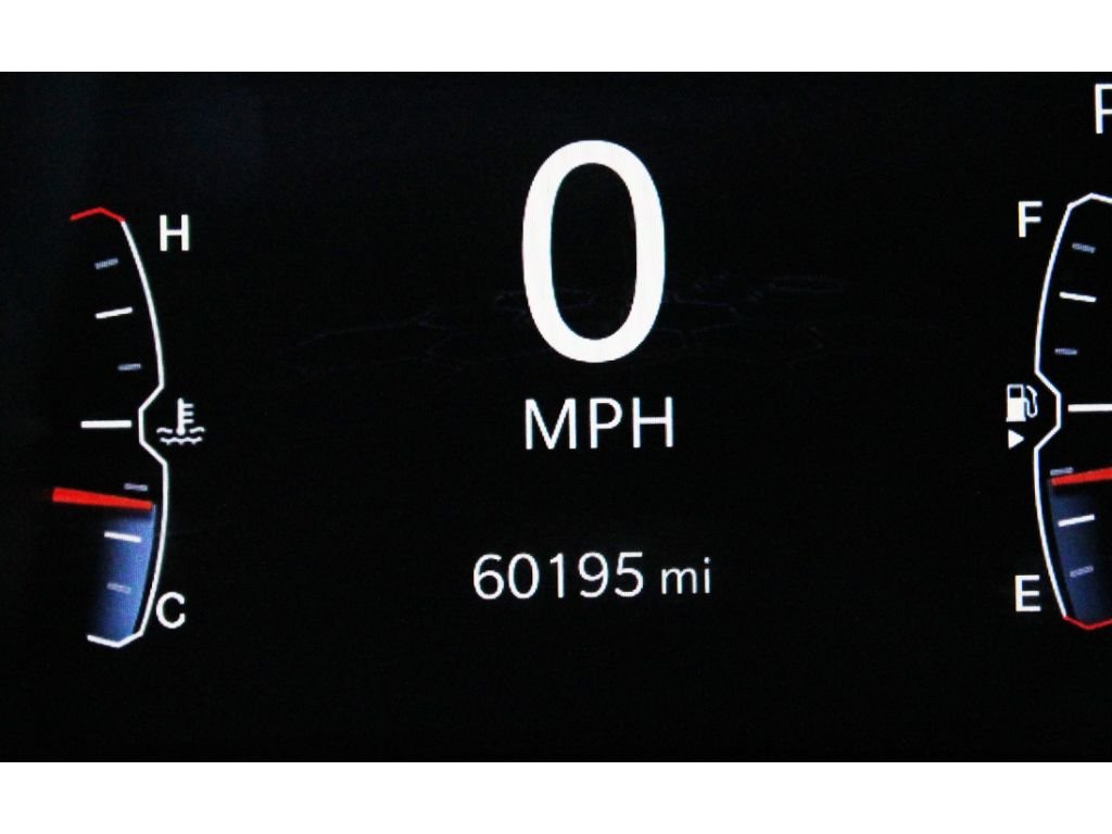 Used 2024 Diamond Black Crystal Pearlcoat Jeep Latitude image 6