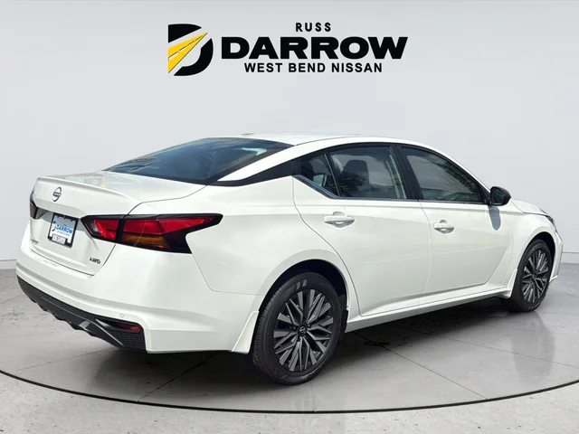 New 2026 White Nissan 2.5 SV image 5