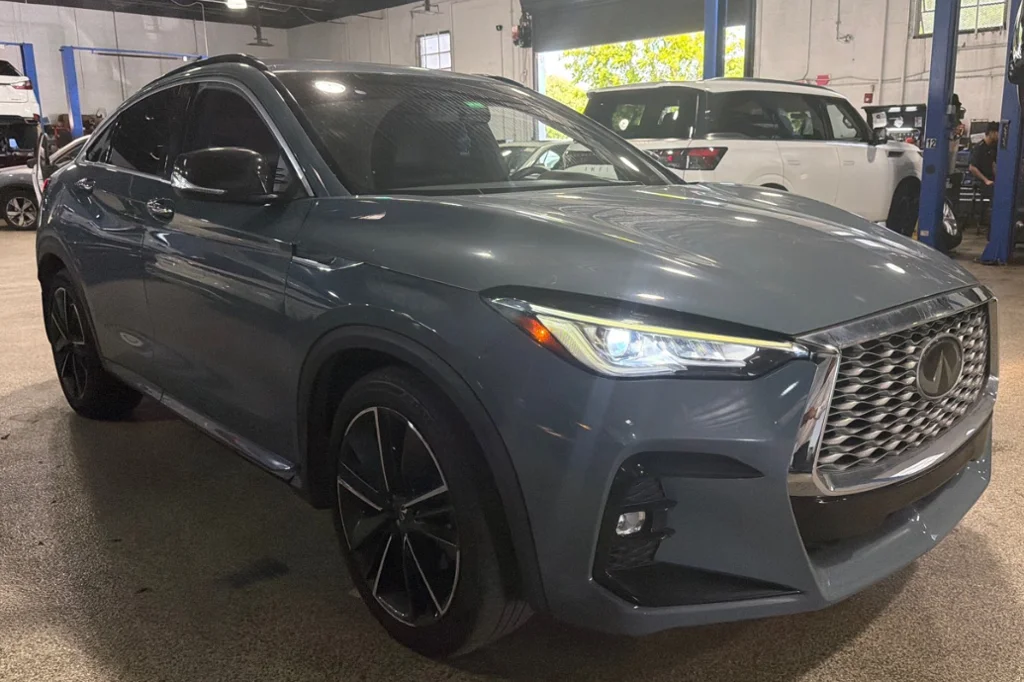 Certified Used 2022 Gray INFINITI LUXE image 3