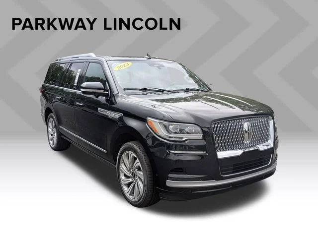 Used 2023 Black Lincoln Reserve image 3