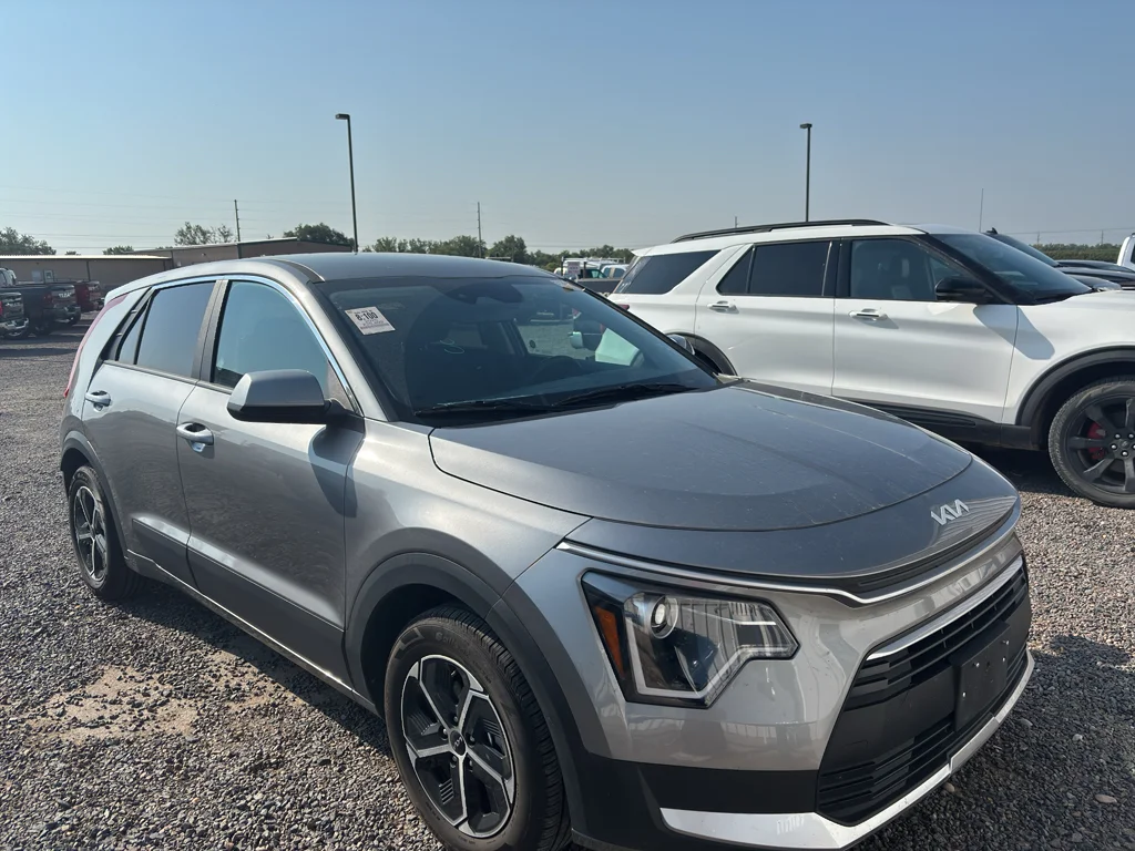 Used 2025 Steel Gray Kia LX image 3