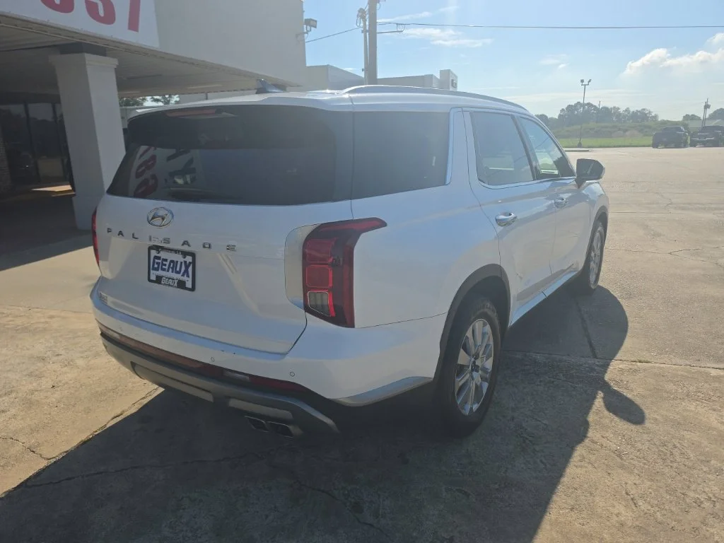 Used 2025 White Hyundai SEL image 7