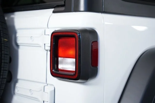 New 2026 Bright White Clear-Coat Exterior Paint Jeep Sport S image 40