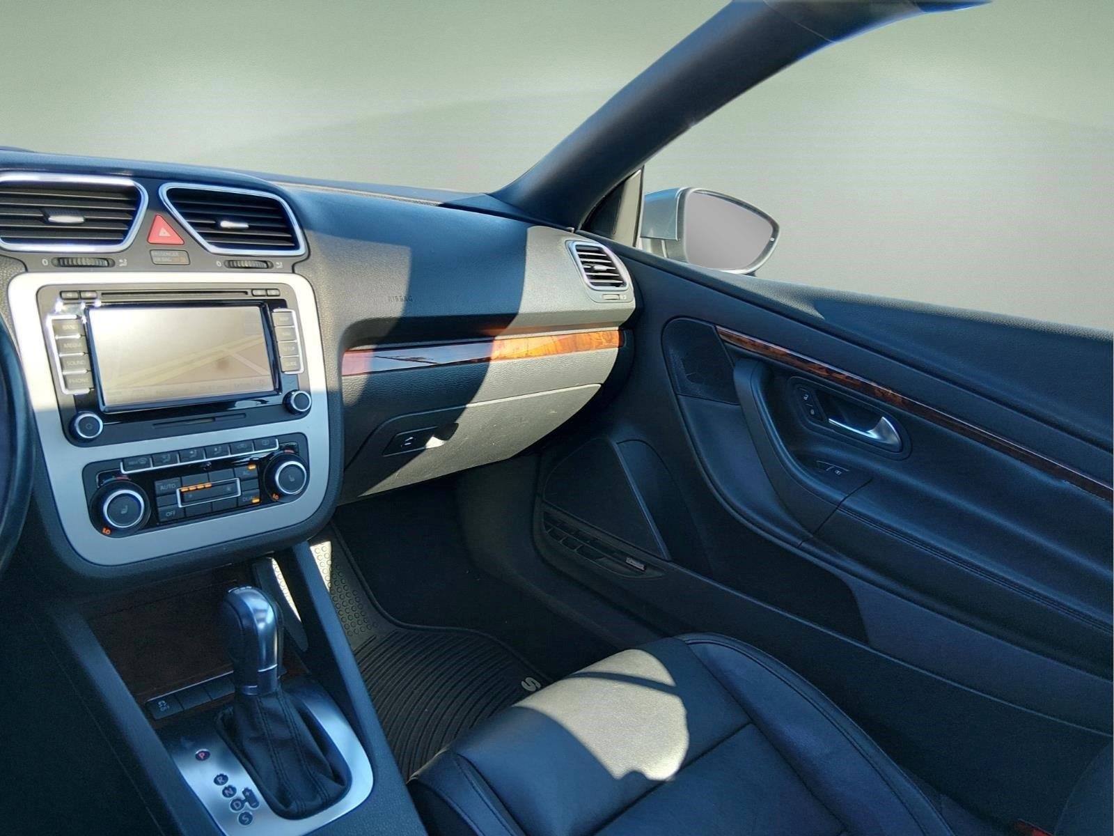 Used 2012 Horizon Blue Metallic Volkswagen Executive image 17