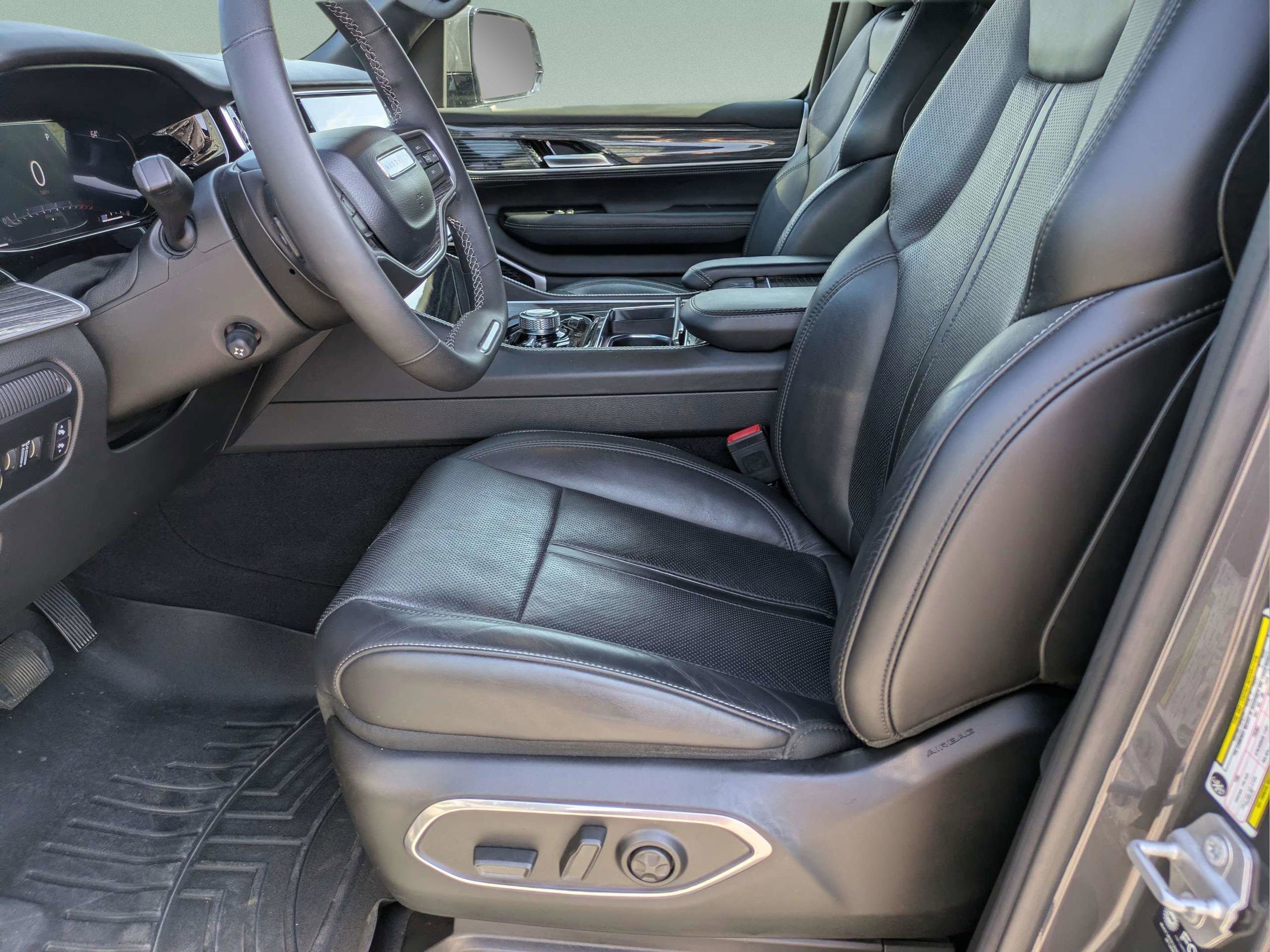 Used 2022 Baltic Gray Metallic Clearcoat Jeep Series III image 18