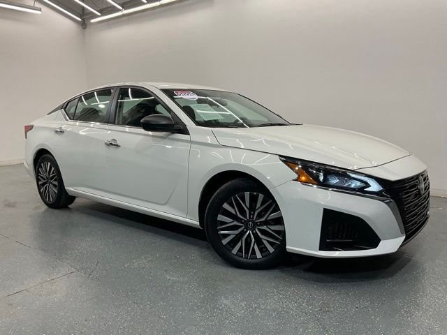 Used 2025 Nissan Altima SV with VIN 1N4BL4DV3SN380735 for sale in Middlesboro, KY