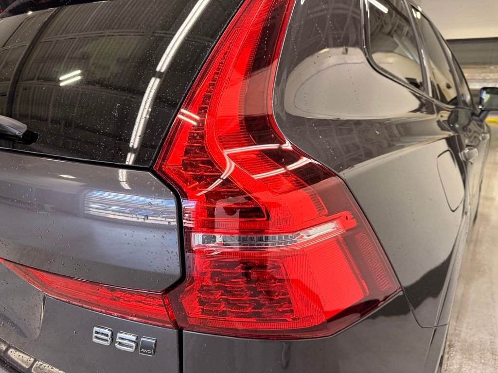 Used 2023 Gray Volvo  image 5