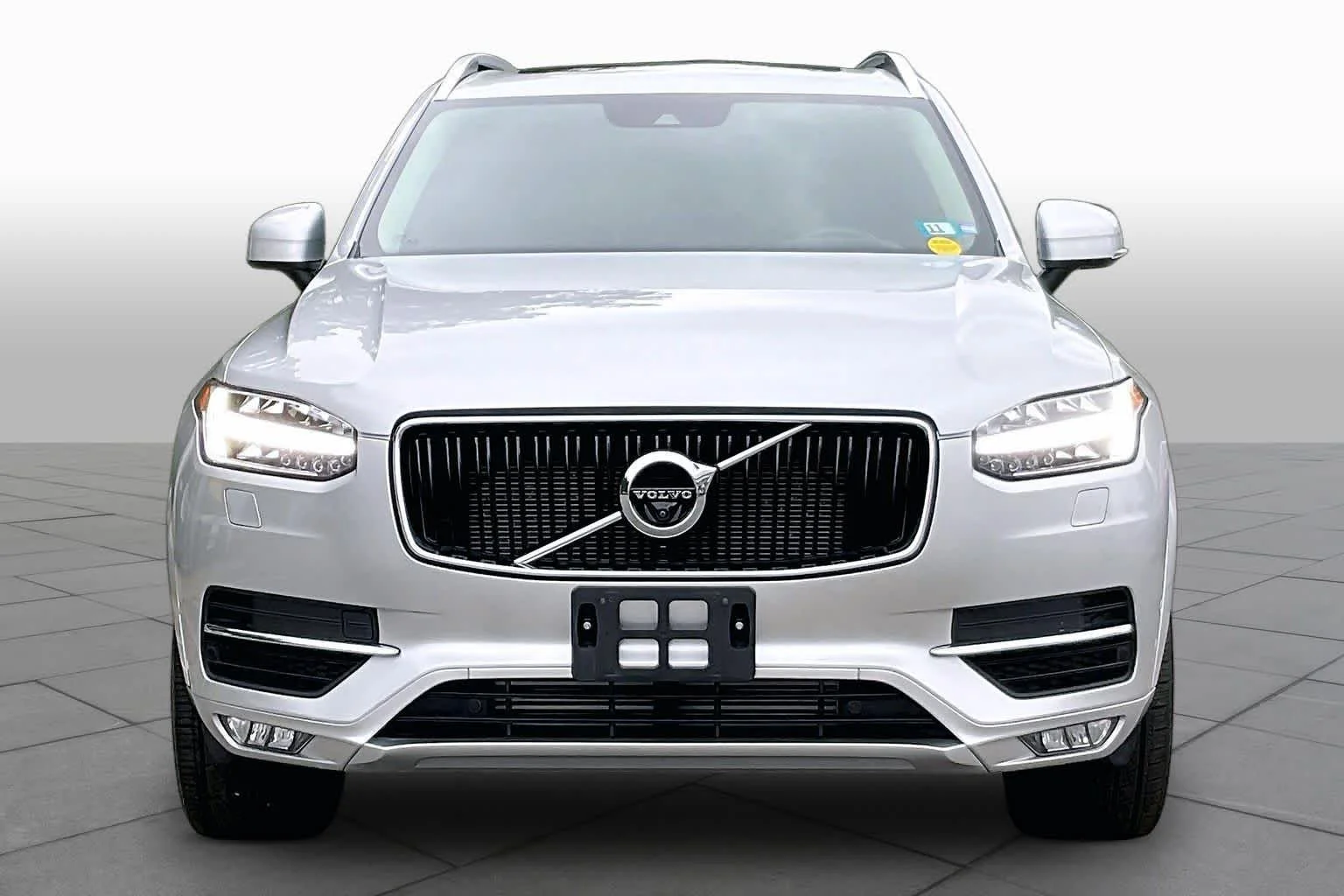 Used 2019 Bright Silver Metallic Volvo Momentum image 3