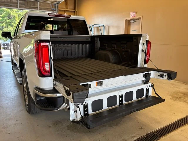 New 2026 White GMC SLT image 19